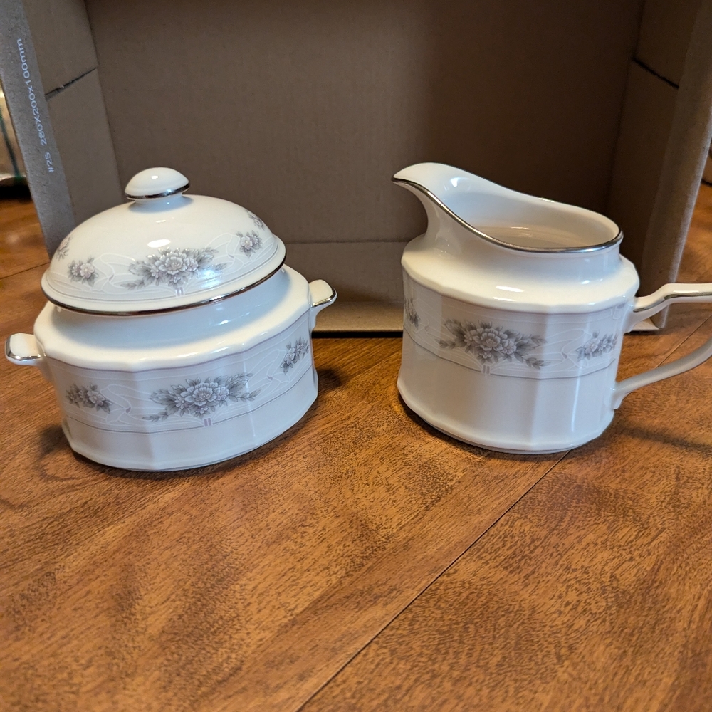 Noritake Southern Lace ivory china sugar bowl and creamer set